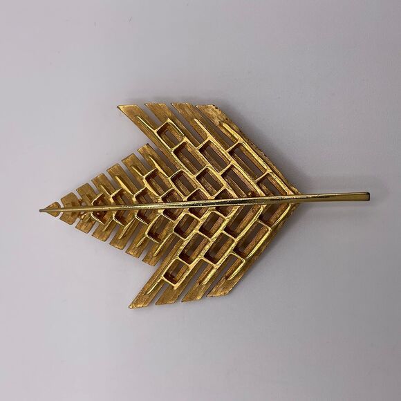 Corocraft Brooch Vintage Large Modernist Leaf Gold Tone Artsy 1960s MCM - Picture 3 of 8